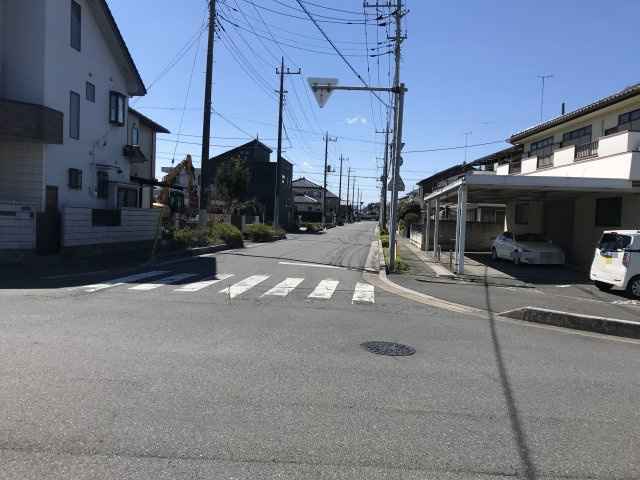 鴻巣市氷川町の売地の前面道路含む現地写真