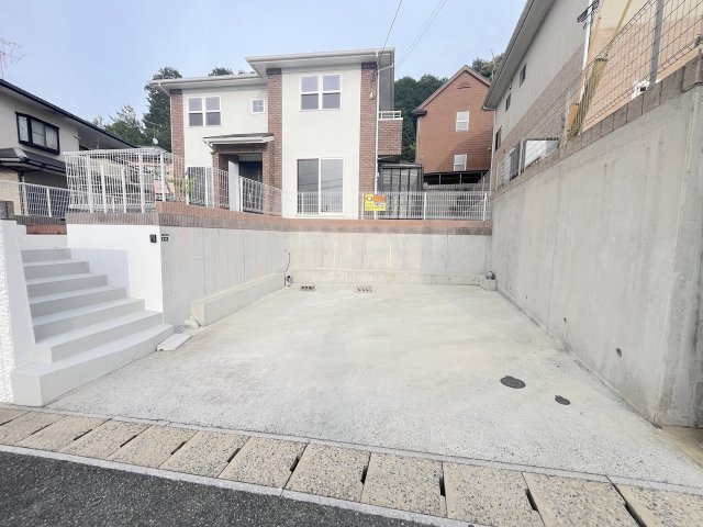 つつじケ丘６丁目戸建ての駐車場