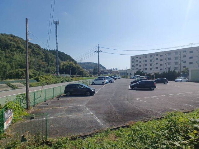 東荒田駐車場の外観