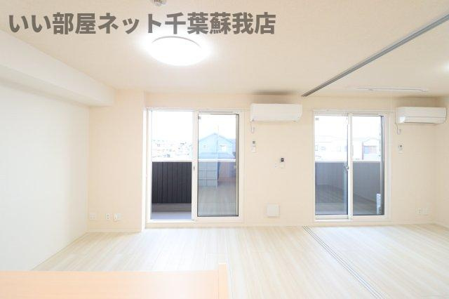 グランソレイユの居間・リビング|こちらのリビングで趣味の時間をお楽しみください