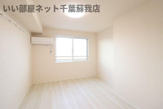 グランソレイユの寝室|広くて明るい寝室