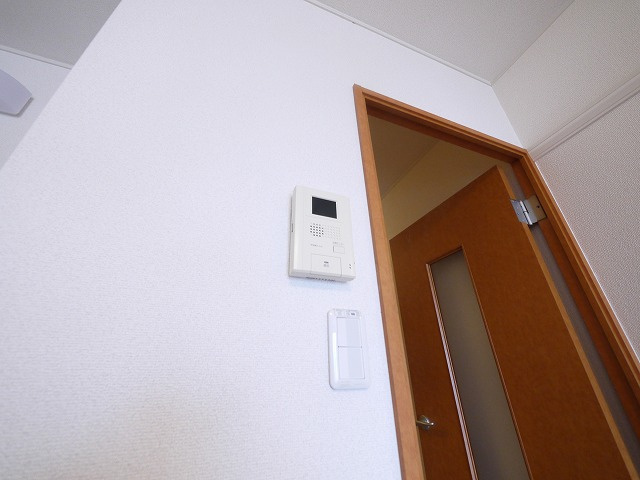 レオパレス州見台のセキュリティ|モニター付きインターホンです