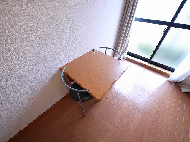 レオパレス州見台の洋室|個人の部屋や寝室として使える洋室です