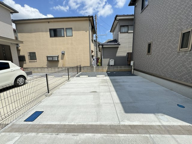 シャルマンこがさきの駐車場