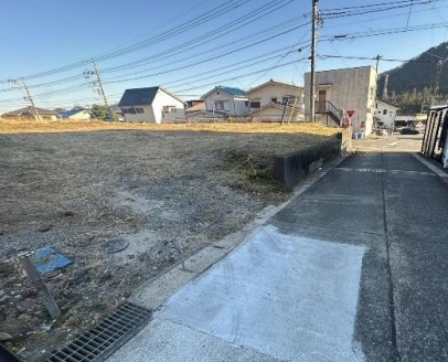 あきる野市小中野　土地の前面道路含む現地写真