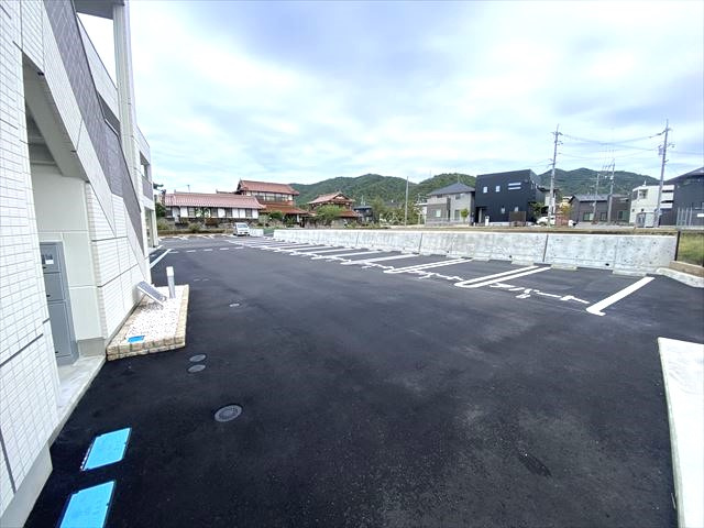 ラルゴの駐車場