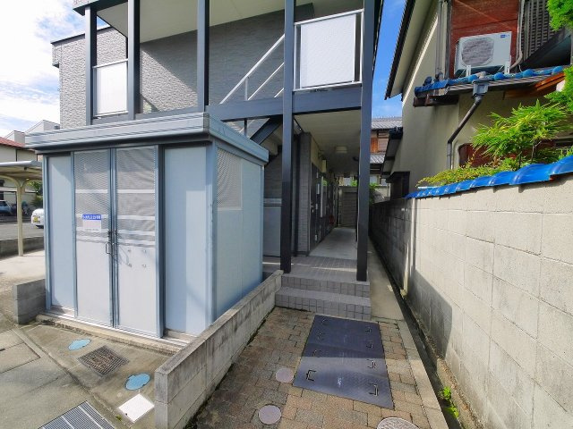 レオパレス相楽のエントランス|毎日通るエントランスはこのようになっています