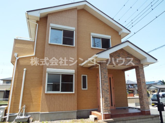 【外観】 | 玄関側から建物を撮影。