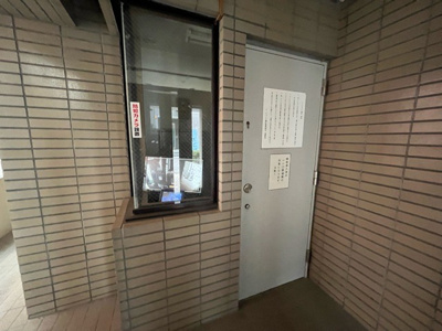 【受付】 | ハートランド橋本 | 受付はマンションコンシェルジュがいる場合もあれば、管理人が滞在する小部屋を総称して呼ぶことがあります。主にエントランスに設置されていることから、防犯面でも期待ができます。防犯設備がない場合はより安心！