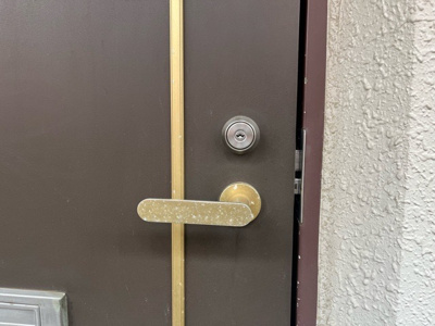 【防犯設備】 | ハートランド橋本 | 室内の防犯設備もチェックしましょう！モニター付きインターホンが設置されているか、防犯シャッターが設備されているか、ベランダに人が上がってきにくい高さかなどチェックしておくと入居後も安心できるでしょう。