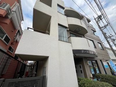 【設備】 | ハートランド橋本 | 共有部分は、住民なら誰もが使える設備のこと。例えば駐車場やエレベーター、インターネット設備、セキュリティ設備などがあります。他にも、マンションの廊下・外部階段やエントランス・ゴミ置き場などがあります。