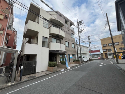 【外観】 | ハートランド橋本 | マンションの外観は非常に重要なポイントです！外観の善し悪しは資産価値に大きな影響を与えます。外観のいいマンションを購入することで、高値で売却がしやすく、買い手が見つかりやすいというメリットがあります。