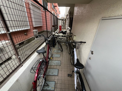 【駐輪場】 | ハートランド橋本 | マンションの駐輪場は、事前に空きがあるか確認を取ると安心です。せっかく入居したのに駐輪スペースがない！なんてことになったら大変ですよね。そこで、内見時や購入前にはまず事前に確認しておくと良いでしょう。