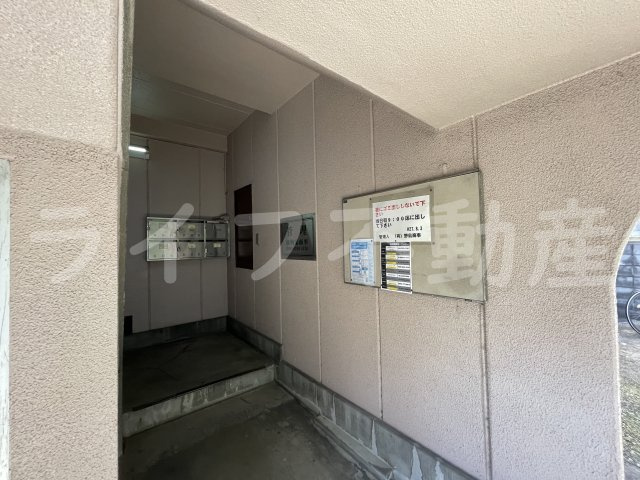 稲地ハイツのエントランス|清潔なエントランスです