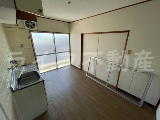 稲地ハイツの居間・リビング|こちらの居間で趣味の時間をお楽しみください