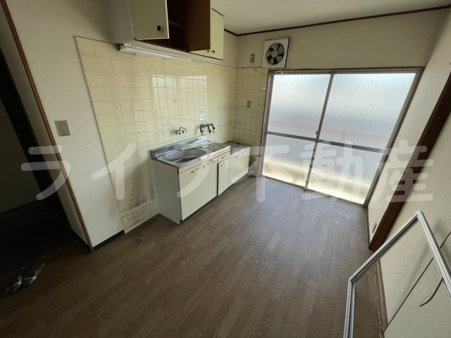 稲地ハイツの内装|明るい室内です