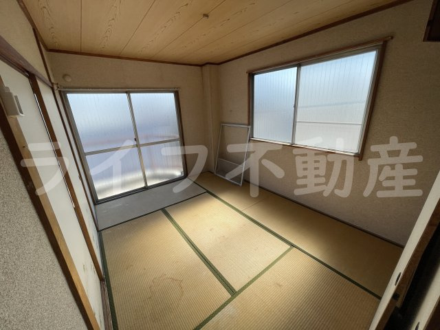 稲地ハイツの寝室|開放的な寝室です