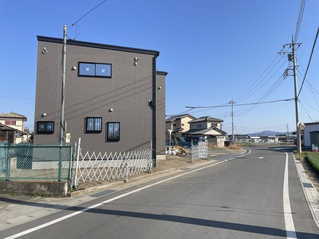 藤岡市上戸塚（全1棟）1号棟の前面道路含む現地写真