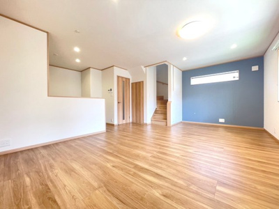 【居間・リビング】 | 豊中市上野東2丁目貸家