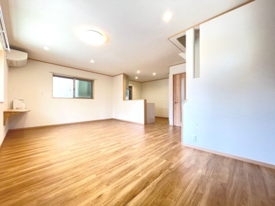 【居間・リビング】 | 豊中市上野東2丁目貸家