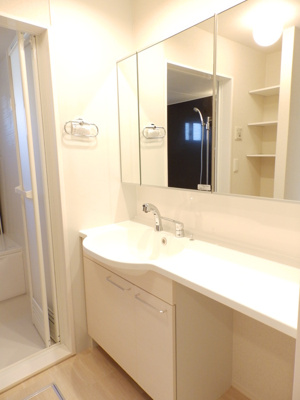 【洗面所】 | ベルヴィル カメリア B棟 | 忙しい朝には欠かせない洗面所です