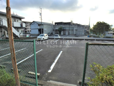 【駐車場】 | 朝日ビル | 駐車場に車を止められます