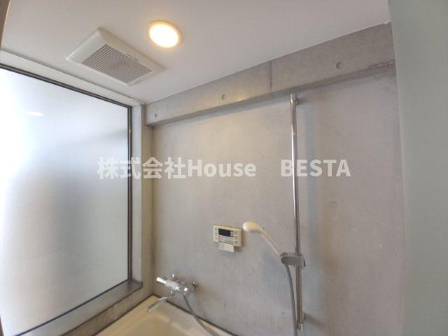 イーストヴィレッジ三宮の浴室