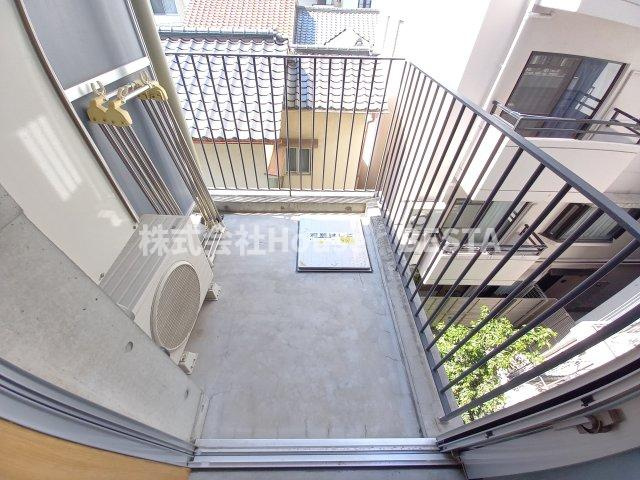 イーストヴィレッジ三宮のバルコニー