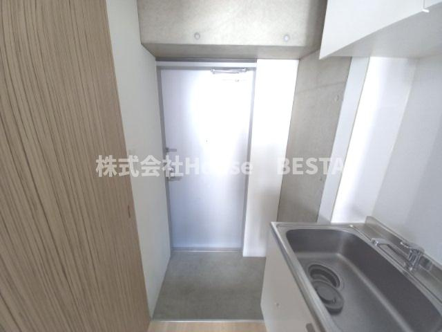 イーストヴィレッジ三宮の玄関