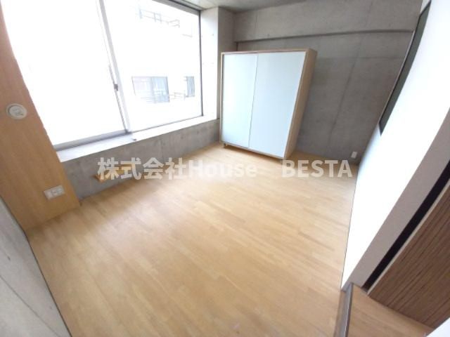 イーストヴィレッジ三宮の居間・リビング