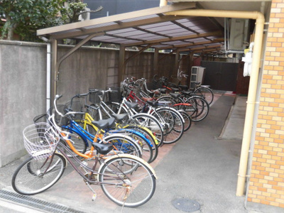 【駐車場】 | ハイツシグマ | 屋根付きの駐輪場です。