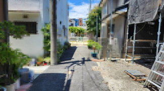 【前面道路含む現地写真】