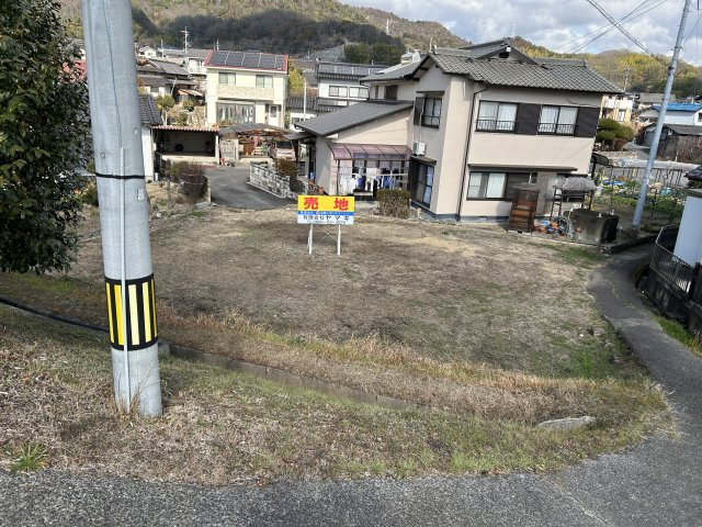 里庄町里見1049売地の前面道路含む現地写真