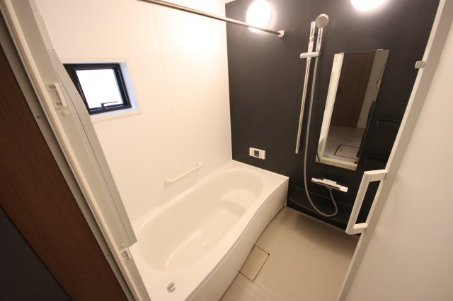 【浴室】 | 《仲介手数料無料》南区大字広ヶ谷戸567(N号棟)7期・新築一戸建て | 撮影日 2025年6月2日 15:40 晴れ