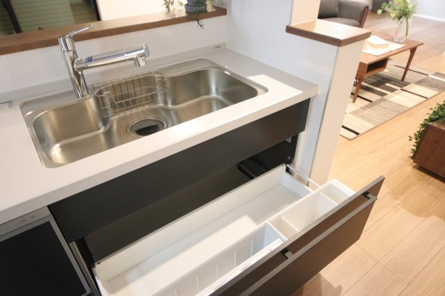 《仲介手数料無料》南区大字広ヶ谷戸567(N号棟)7期・新築一戸建てのキッチン|撮影日 2025年6月2日 15:40 晴れ