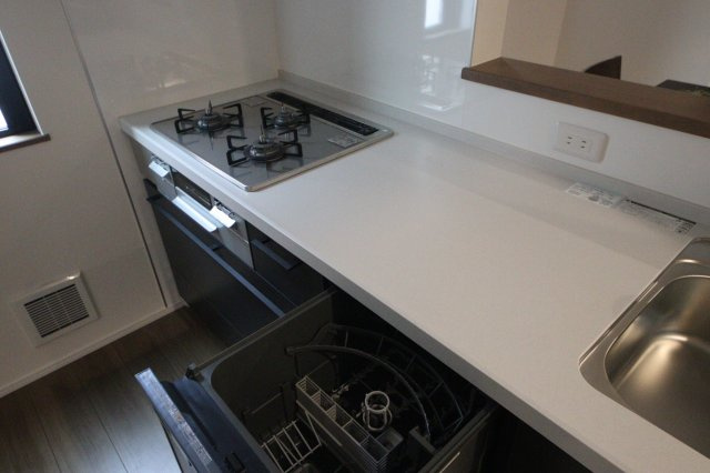 【キッチン】 | 《仲介手数料無料》南区大字広ヶ谷戸567(N号棟)7期・新築一戸建て | 撮影日 2025年6月2日 15:40 晴れ