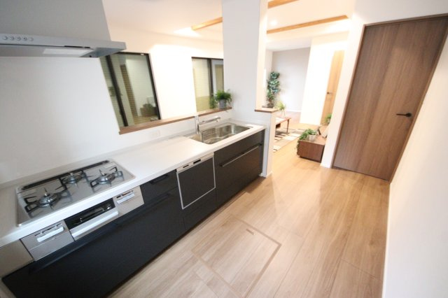 【キッチン】 | 《仲介手数料無料》南区大字広ヶ谷戸567(N号棟)7期・新築一戸建て | 撮影日 2025年6月2日 15:40 晴れ