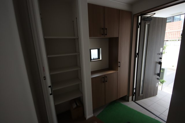 《仲介手数料無料》南区大字広ヶ谷戸567(N号棟)7期・新築一戸建ての玄関|撮影日 2025年6月2日 15:40 晴れ