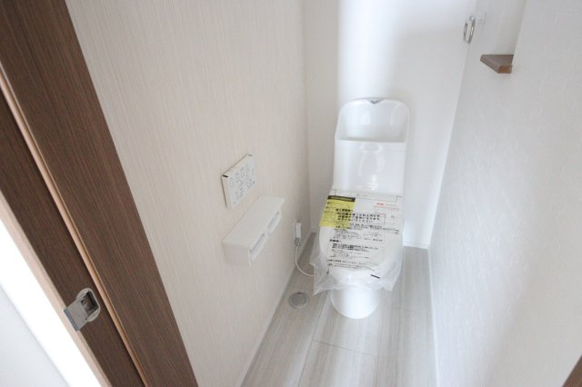 【トイレ】 | 《仲介手数料無料》南区大字広ヶ谷戸567(N号棟)7期・新築一戸建て | 撮影日 2025年6月2日 15:40 晴れ