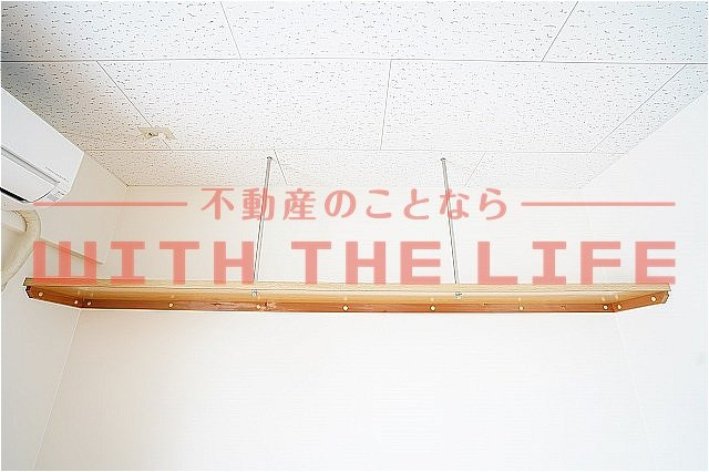 ピーコムコガの内装|明るい色調の室内です