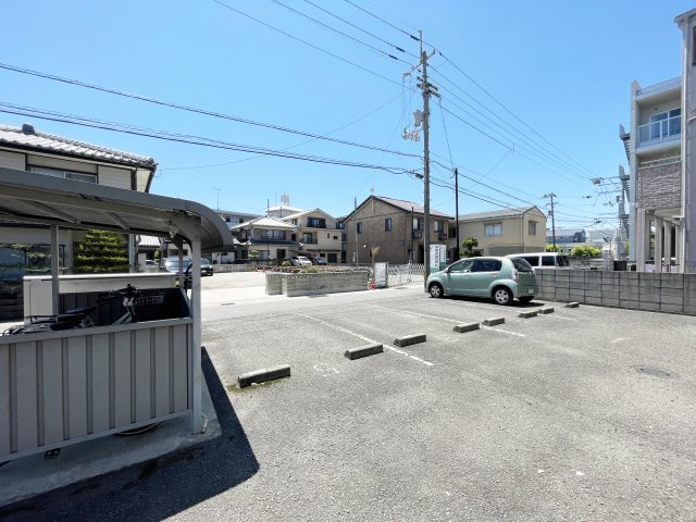 レセンテ住吉の駐車場
