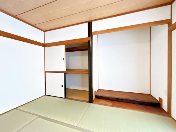 【和室】 | 1階8帖の和室は畳の表替え、壁・天井リフォーム済です。