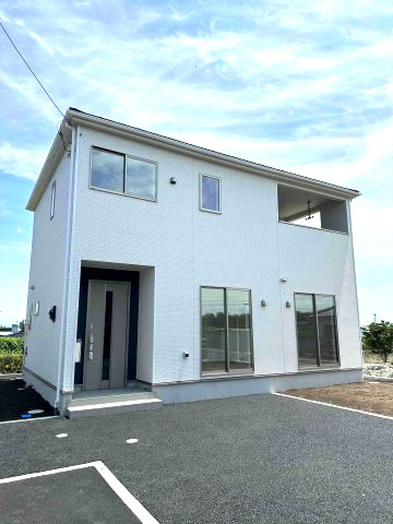 玉村町樋越第4（全4棟）4号棟の前面道路含む現地写真