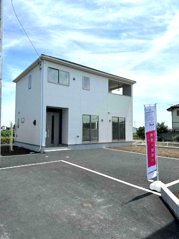 玉村町樋越第4（全4棟）4号棟の前面道路含む現地写真