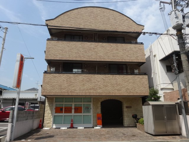 逆瀬川ヒルズの外観