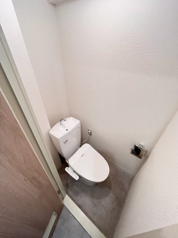 大阪市城東区中央３丁目の賃貸マンションのトイレ