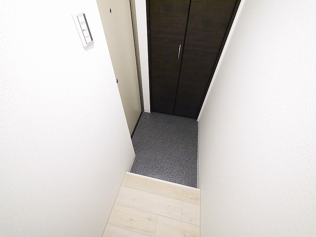 ジーメゾン大和郡山ルプレの玄関