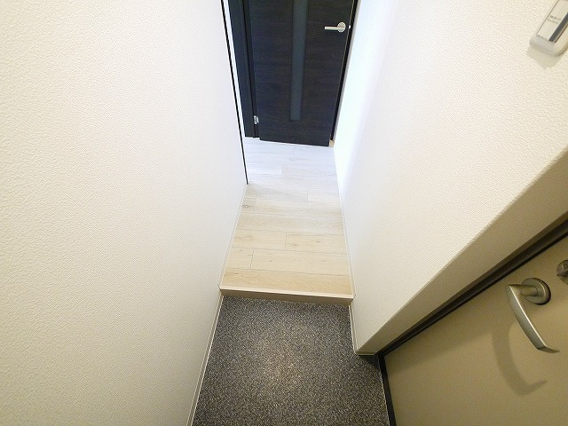 ジーメゾン大和郡山ルプレの玄関