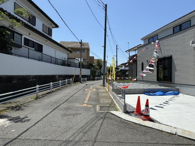 柏市南逆井４丁目新築戸建（南逆井23-1期）の前面道路含む現地写真|南側前面道路・幅員5.6ｍ