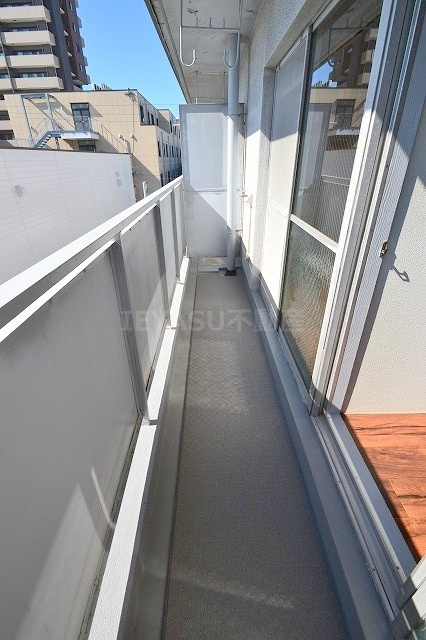 第一鳴戸ビルのバルコニー